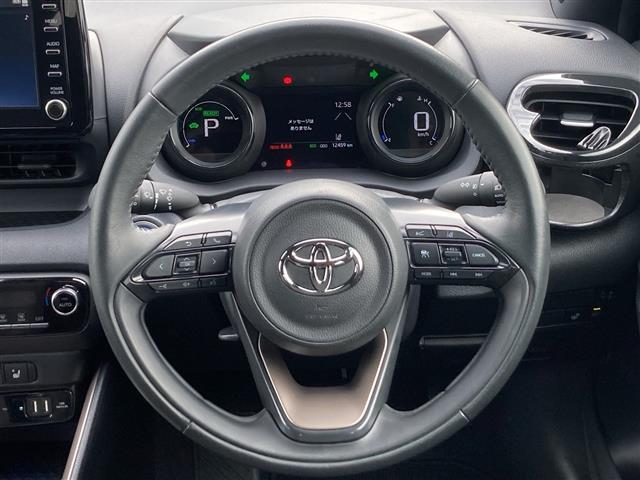 ヤリス ハイブリッドＺ　ワンオーナー　純正ディスプレイオーディオ　バックカメラ　プリクラッシュセーフティ　レーンディパーチャーアラート　オートハイビーム　アダプティブクルーズコントロール　クリアランスソナー　シートヒーター（2枚目）