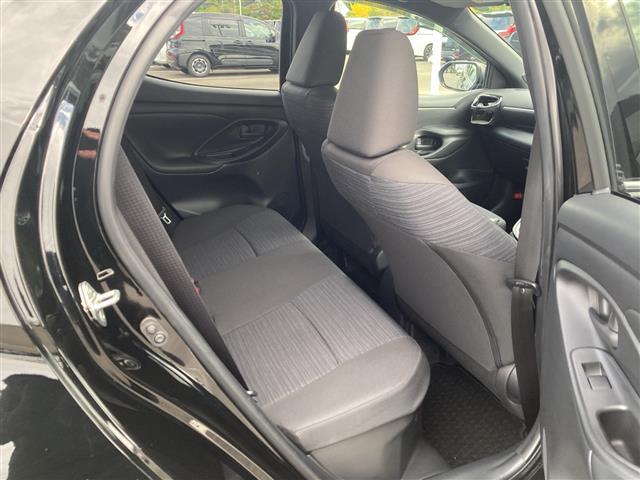 ヤリス ハイブリッドＺ　ワンオーナー　純正ディスプレイオーディオ　バックカメラ　プリクラッシュセーフティ　レーンディパーチャーアラート　オートハイビーム　アダプティブクルーズコントロール　クリアランスソナー　シートヒーター（23枚目）