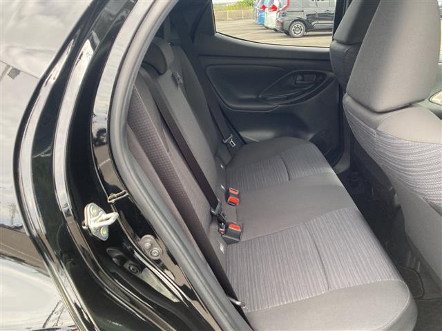 ヤリス ハイブリッドＺ　ワンオーナー　純正ディスプレイオーディオ　バックカメラ　プリクラッシュセーフティ　レーンディパーチャーアラート　オートハイビーム　アダプティブクルーズコントロール　クリアランスソナー　シートヒーター（24枚目）