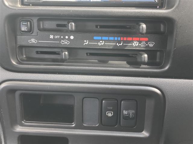 スペシャル　４ＷＤ　社外ナビ　ＤＶＤ／ＣＤ／ＡＭ／ＦＭ　５速ＭＴ　ラバーマット　パワーステアリング　エアコン　ドアバイザー　ライトレベライザー　デフロスター　エアバック(20枚目)