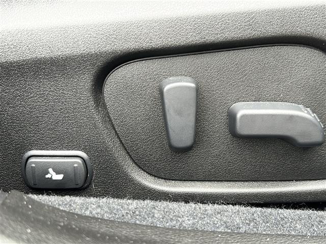 レヴォーグ ２．０ＧＴ－Ｓアイサイト　アイサイト／クルコン／ＳＴＩエアロ／純正ナビ／レーンキープアシスト／バックカメラ／ハーフレザーシート／パワーシート／ＬＥＤオートライト／フォグランプ／ステアリングスイッチ／パドルシフト／ＥＴＣ（25枚目）