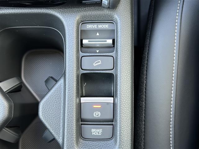 ヴェゼル e:HEV Z ホンダセンシング/クルコン/BSM/寒冷地仕様/前後コーナーセンサー/電動リアゲート/バックカメラ/純正コネクトディスプレイオーディオ/LEDオートライト/フォグランプ/ハーフレザーシ(16枚目)