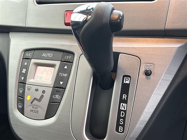 ムーヴ カスタム Xリミテッド 禁煙車/バックカメラ/前方ドラレコ/純ナビ/AM/FM/ワンセグ/AUX/ETC/プッシュスタート/純正フロアマット/ウィンカーミラー/電動格納ミラー/純正アルミホイール/社外スタッドレスタイヤ車載(12枚目)