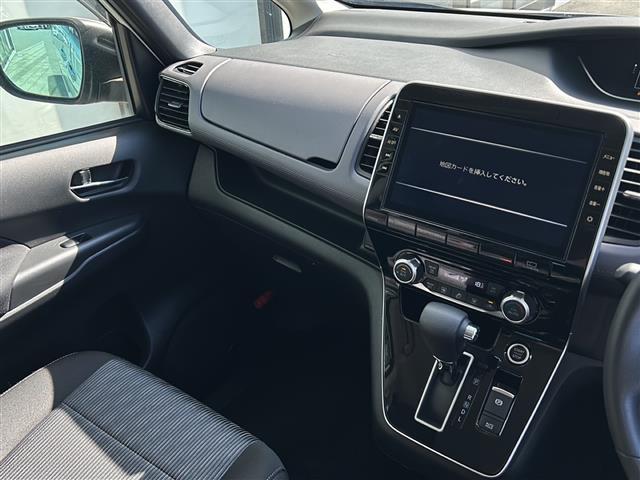 セレナ ハイウェイスターV プロパイロット/BSM/全方位/純正ナビ/ワンオーナー/ドラレコ/クルコン/コーナーセンサー/両側パワースライドドア/LEDオートライト/フォグランプ//デジタルインナーミラー/電動パーキングブレーキ(7枚目)