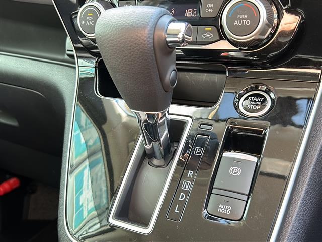 セレナ ハイウェイスターV プロパイロット/BSM/全方位/純正ナビ/ワンオーナー/ドラレコ/クルコン/コーナーセンサー/両側パワースライドドア/LEDオートライト/フォグランプ//デジタルインナーミラー/電動パーキングブレーキ(12枚目)