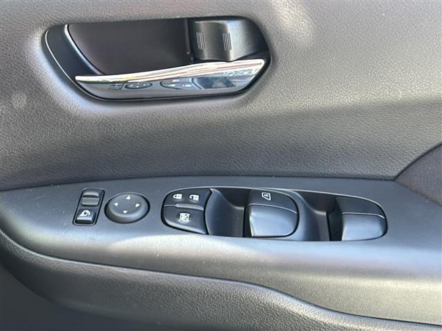 セレナ ハイウェイスターV プロパイロット/BSM/全方位/純正ナビ/ワンオーナー/ドラレコ/クルコン/コーナーセンサー/両側パワースライドドア/LEDオートライト/フォグランプ//デジタルインナーミラー/電動パーキングブレーキ(18枚目)