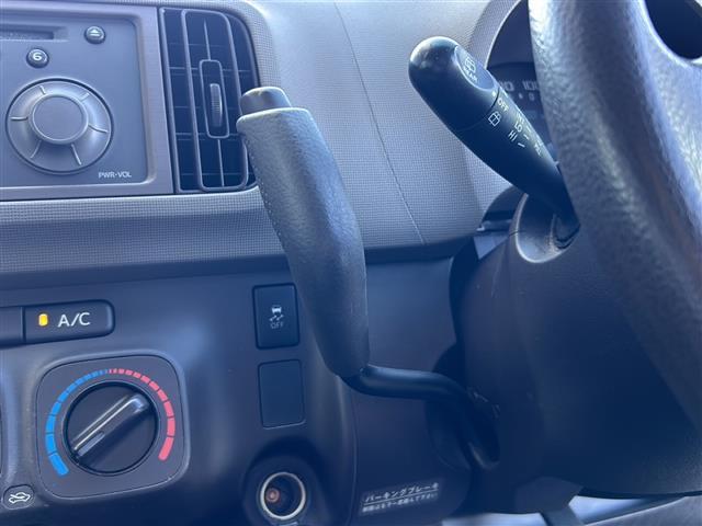 パッソ Ｘ　Ｌパッケージ　禁煙車／純正オーディオ／ＥＴＣ／社外アルミ／横滑り防止装置／アイドリングストップ／社外フロアマット／電動格納ミラー／ドアバイザー／リモコンキー／冬タイヤ車載（１６５／６５／Ｒ１４）５ｍｍ（8枚目）