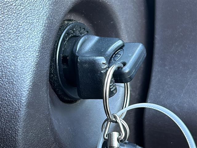 パッソ Ｘ　Ｌパッケージ　禁煙車／純正オーディオ／ＥＴＣ／社外アルミ／横滑り防止装置／アイドリングストップ／社外フロアマット／電動格納ミラー／ドアバイザー／リモコンキー／冬タイヤ車載（１６５／６５／Ｒ１４）５ｍｍ（10枚目）