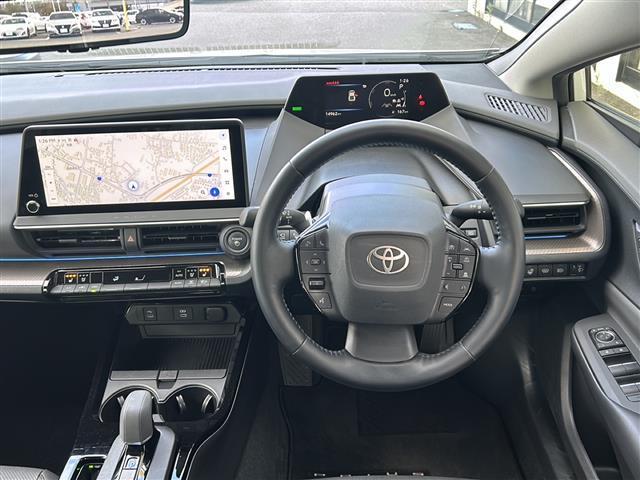 プリウス Ｚ　禁煙車／ＴＳＳ／ＢＳＭ／クルコン／全方位カメラ／レーンキープアシスト／横滑り防止装置／デジタルインナーミラー／コーナーセンサー／純正ナビ／置くだけ充電／ステアリングヒーター／レザーシート／パワーシート（7枚目）