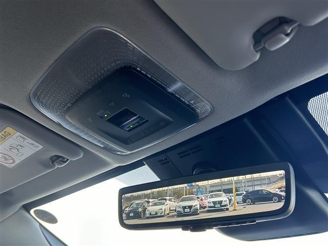 プリウス Ｚ　禁煙車／ＴＳＳ／ＢＳＭ／クルコン／全方位カメラ／レーンキープアシスト／横滑り防止装置／デジタルインナーミラー／コーナーセンサー／純正ナビ／置くだけ充電／ステアリングヒーター／レザーシート／パワーシート（8枚目）