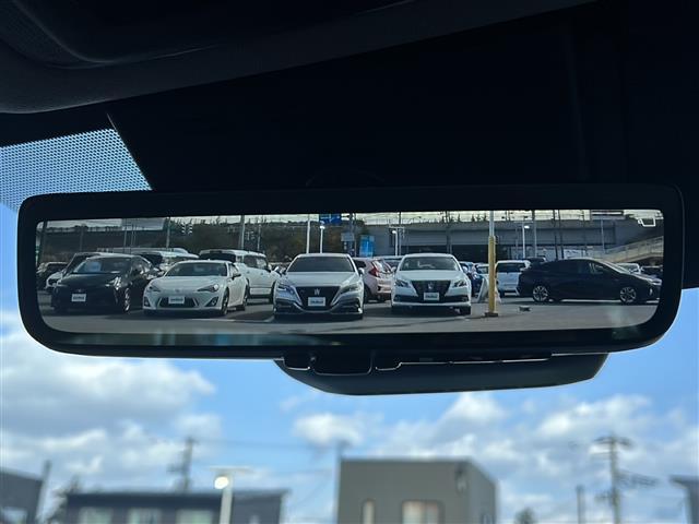 プリウス Ｚ　禁煙車／ＴＳＳ／ＢＳＭ／クルコン／全方位カメラ／レーンキープアシスト／横滑り防止装置／デジタルインナーミラー／コーナーセンサー／純正ナビ／置くだけ充電／ステアリングヒーター／レザーシート／パワーシート（9枚目）