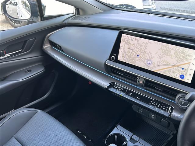 プリウス Ｚ　禁煙車／ＴＳＳ／ＢＳＭ／クルコン／全方位カメラ／レーンキープアシスト／横滑り防止装置／デジタルインナーミラー／コーナーセンサー／純正ナビ／置くだけ充電／ステアリングヒーター／レザーシート／パワーシート（11枚目）