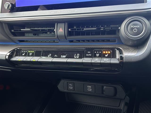 プリウス Ｚ　禁煙車／ＴＳＳ／ＢＳＭ／クルコン／全方位カメラ／レーンキープアシスト／横滑り防止装置／デジタルインナーミラー／コーナーセンサー／純正ナビ／置くだけ充電／ステアリングヒーター／レザーシート／パワーシート（12枚目）