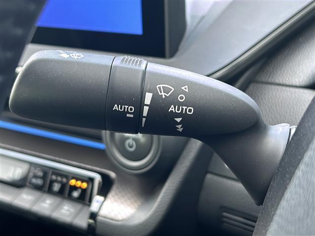 プリウス Ｚ　禁煙車／ＴＳＳ／ＢＳＭ／クルコン／全方位カメラ／レーンキープアシスト／横滑り防止装置／デジタルインナーミラー／コーナーセンサー／純正ナビ／置くだけ充電／ステアリングヒーター／レザーシート／パワーシート（16枚目）