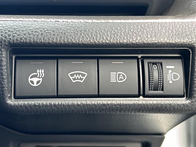 プリウス Ｚ　禁煙車／ＴＳＳ／ＢＳＭ／クルコン／全方位カメラ／レーンキープアシスト／横滑り防止装置／デジタルインナーミラー／コーナーセンサー／純正ナビ／置くだけ充電／ステアリングヒーター／レザーシート／パワーシート（19枚目）