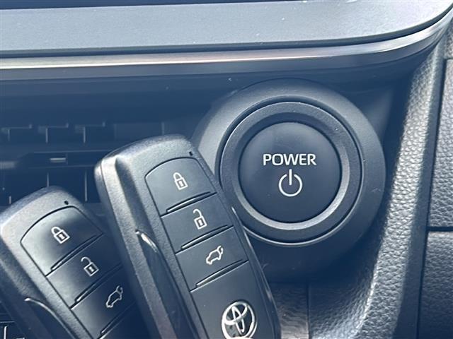 プリウス Ｚ　禁煙車／ＴＳＳ／ＢＳＭ／クルコン／全方位カメラ／レーンキープアシスト／横滑り防止装置／デジタルインナーミラー／コーナーセンサー／純正ナビ／置くだけ充電／ステアリングヒーター／レザーシート／パワーシート（21枚目）