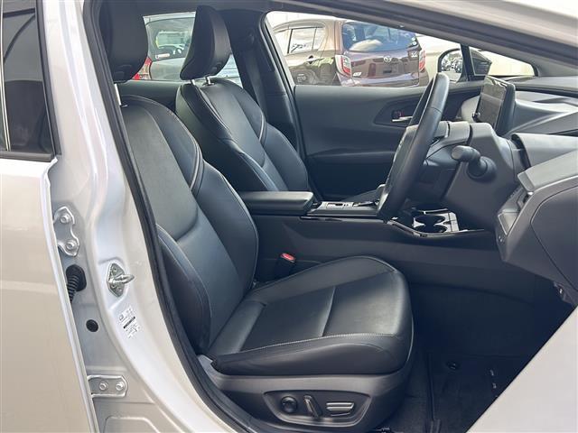 プリウス Ｚ　禁煙車／ＴＳＳ／ＢＳＭ／クルコン／全方位カメラ／レーンキープアシスト／横滑り防止装置／デジタルインナーミラー／コーナーセンサー／純正ナビ／置くだけ充電／ステアリングヒーター／レザーシート／パワーシート（23枚目）