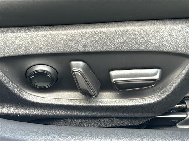 プリウス Ｚ　禁煙車／ＴＳＳ／ＢＳＭ／クルコン／全方位カメラ／レーンキープアシスト／横滑り防止装置／デジタルインナーミラー／コーナーセンサー／純正ナビ／置くだけ充電／ステアリングヒーター／レザーシート／パワーシート（24枚目）