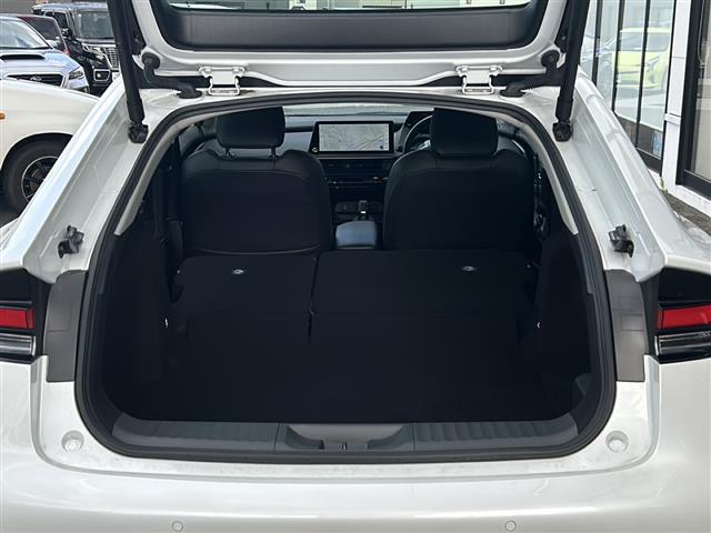 プリウス Ｚ　禁煙車／ＴＳＳ／ＢＳＭ／クルコン／全方位カメラ／レーンキープアシスト／横滑り防止装置／デジタルインナーミラー／コーナーセンサー／純正ナビ／置くだけ充電／ステアリングヒーター／レザーシート／パワーシート（29枚目）