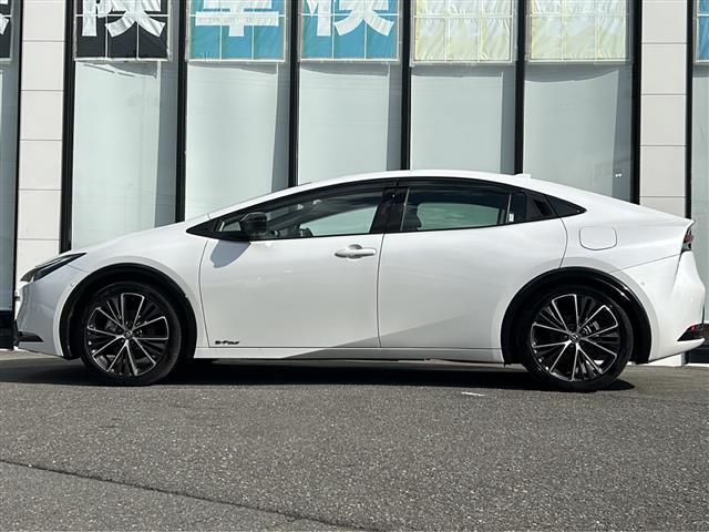 プリウス Ｚ　禁煙車／ＴＳＳ／ＢＳＭ／クルコン／全方位カメラ／レーンキープアシスト／横滑り防止装置／デジタルインナーミラー／コーナーセンサー／純正ナビ／置くだけ充電／ステアリングヒーター／レザーシート／パワーシート（32枚目）