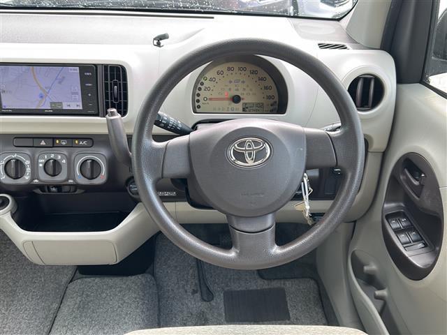 パッソ Ｘ　禁煙車／横滑り防止装置／社外ＳＤナビ／ＨＩＤヘッドライト／ＥＴＣ☆社外ＡＷ／純正フロアマット／電動格納ミラー／ドアバイザー／リモコンキー／保証書／記録簿（7枚目）