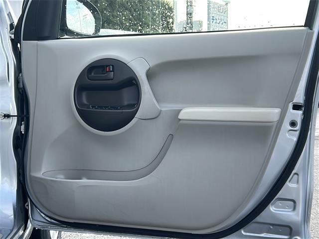 パッソ Ｘ　禁煙車／横滑り防止装置／社外ＳＤナビ／ＨＩＤヘッドライト／ＥＴＣ☆社外ＡＷ／純正フロアマット／電動格納ミラー／ドアバイザー／リモコンキー／保証書／記録簿（30枚目）