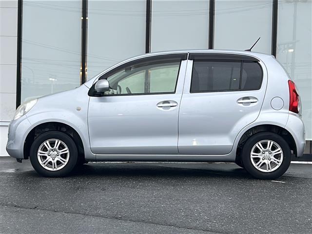 パッソ Ｘ　禁煙車／横滑り防止装置／社外ＳＤナビ／ＨＩＤヘッドライト／ＥＴＣ☆社外ＡＷ／純正フロアマット／電動格納ミラー／ドアバイザー／リモコンキー／保証書／記録簿（34枚目）