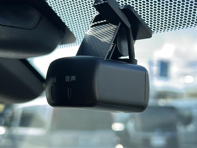 エクストレイル ２０Ｓ　Ｖセレクション　禁煙車／Ｂカメラ／ドラレコ／シートヒーター／オートライト／コーナーセンサー／横滑り防止装置／純正ディスプレイオーディオ／ステアリングスイッチ／ＥＴＣ／純正ＡＷ／純正フロアマット／エンジンスターター（5枚目）