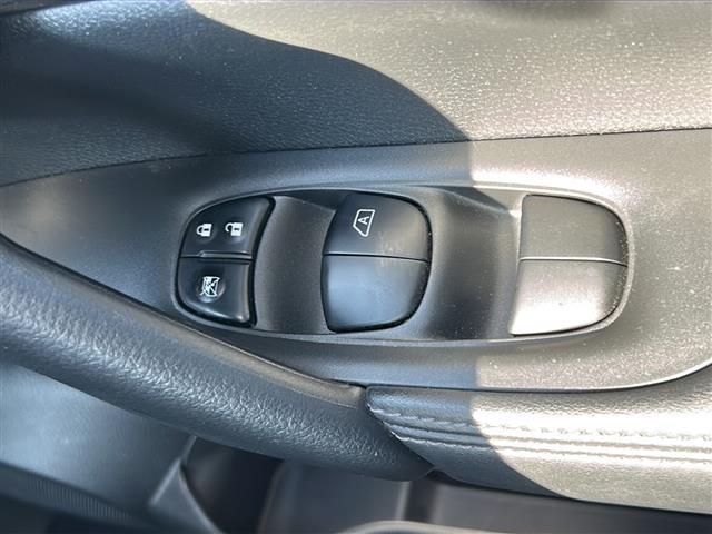 エクストレイル ２０Ｓ　Ｖセレクション　禁煙車／Ｂカメラ／ドラレコ／シートヒーター／オートライト／コーナーセンサー／横滑り防止装置／純正ディスプレイオーディオ／ステアリングスイッチ／ＥＴＣ／純正ＡＷ／純正フロアマット／エンジンスターター（19枚目）