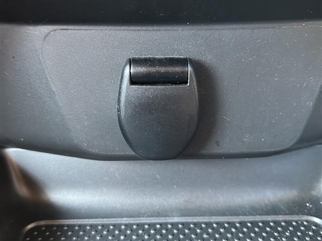 エクストレイル ２０Ｓ　Ｖセレクション　禁煙車／Ｂカメラ／ドラレコ／シートヒーター／オートライト／コーナーセンサー／横滑り防止装置／純正ディスプレイオーディオ／ステアリングスイッチ／ＥＴＣ／純正ＡＷ／純正フロアマット／エンジンスターター（24枚目）