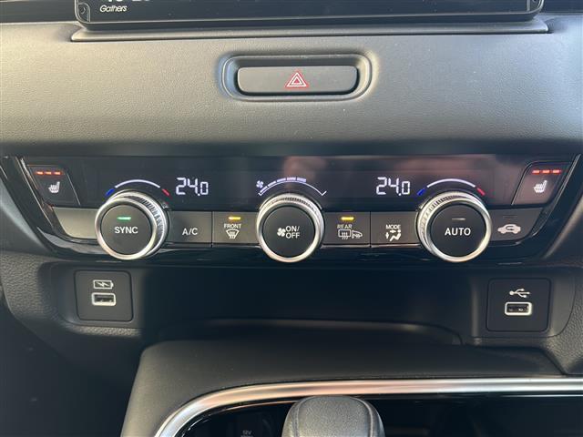 ヴェゼル e:HEV Z ホンダセンシング/寒冷地仕様/ドラレコ/純正ディスプレイオーディオ/BSM/バックカメラ/電動リアゲート/LEDオートライト/ハーフレザーシート/ステアリングヒーター/ステアリングスイッチ/純正AW(12枚目)