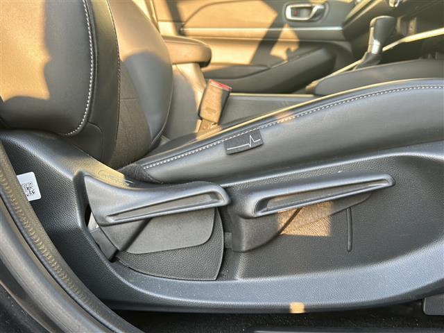 ヴェゼル e:HEV Z ホンダセンシング/寒冷地仕様/ドラレコ/純正ディスプレイオーディオ/BSM/バックカメラ/電動リアゲート/LEDオートライト/ハーフレザーシート/ステアリングヒーター/ステアリングスイッチ/純正AW(24枚目)