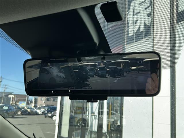 ノート ｅ－パワー　メダリスト　ＦＯＵＲ　禁煙車／クルコン／純正ナビ／全方位／ドラレコ／エマージェンシーブレーキ／踏み間違い衝突防止アシスト／レーンキープアシスト／デジタルインナーミラー／ＬＥＤオートライト／フォグランプ／ハーフレザーシート（3枚目）