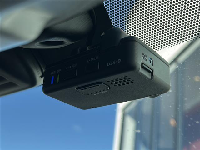 ノート ｅ－パワー　メダリスト　ＦＯＵＲ　禁煙車／クルコン／純正ナビ／全方位／ドラレコ／エマージェンシーブレーキ／踏み間違い衝突防止アシスト／レーンキープアシスト／デジタルインナーミラー／ＬＥＤオートライト／フォグランプ／ハーフレザーシート（4枚目）