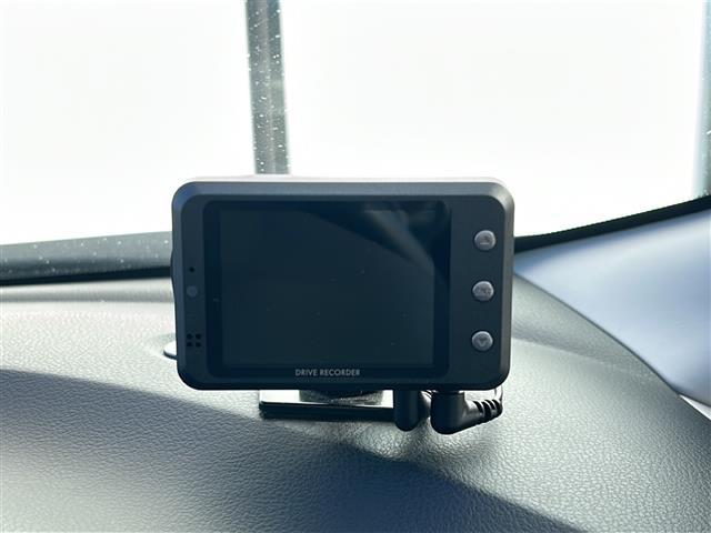 ノート ｅ－パワー　メダリスト　ＦＯＵＲ　禁煙車／クルコン／純正ナビ／全方位／ドラレコ／エマージェンシーブレーキ／踏み間違い衝突防止アシスト／レーンキープアシスト／デジタルインナーミラー／ＬＥＤオートライト／フォグランプ／ハーフレザーシート（6枚目）