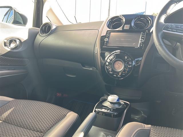 ノート ｅ－パワー　メダリスト　ＦＯＵＲ　禁煙車／クルコン／純正ナビ／全方位／ドラレコ／エマージェンシーブレーキ／踏み間違い衝突防止アシスト／レーンキープアシスト／デジタルインナーミラー／ＬＥＤオートライト／フォグランプ／ハーフレザーシート（7枚目）