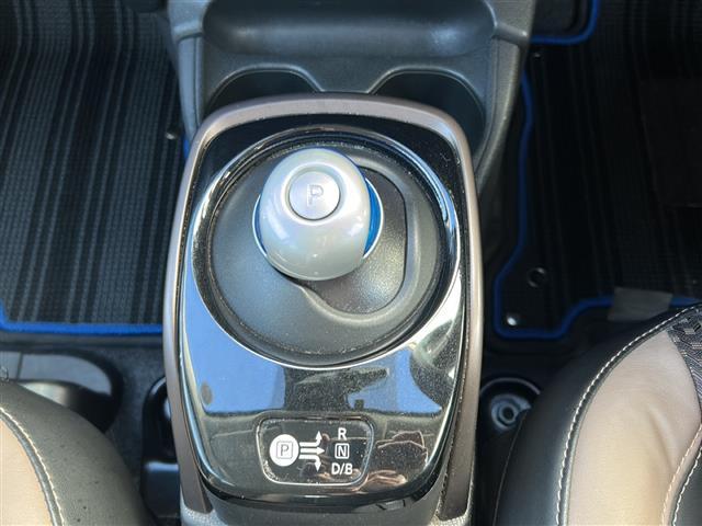 ノート ｅ－パワー　メダリスト　ＦＯＵＲ　禁煙車／クルコン／純正ナビ／全方位／ドラレコ／エマージェンシーブレーキ／踏み間違い衝突防止アシスト／レーンキープアシスト／デジタルインナーミラー／ＬＥＤオートライト／フォグランプ／ハーフレザーシート（13枚目）