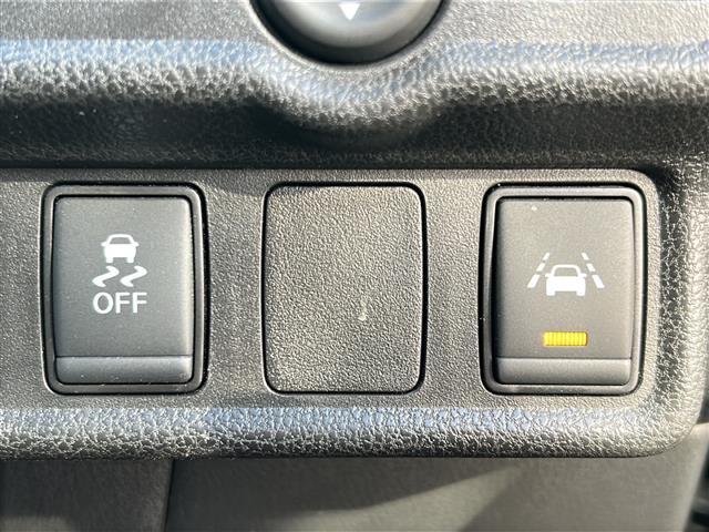 ノート ｅ－パワー　メダリスト　ＦＯＵＲ　禁煙車／クルコン／純正ナビ／全方位／ドラレコ／エマージェンシーブレーキ／踏み間違い衝突防止アシスト／レーンキープアシスト／デジタルインナーミラー／ＬＥＤオートライト／フォグランプ／ハーフレザーシート（16枚目）