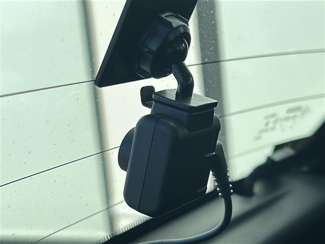 ノート ｅ－パワー　メダリスト　ＦＯＵＲ　禁煙車／クルコン／純正ナビ／全方位／ドラレコ／エマージェンシーブレーキ／踏み間違い衝突防止アシスト／レーンキープアシスト／デジタルインナーミラー／ＬＥＤオートライト／フォグランプ／ハーフレザーシート（22枚目）