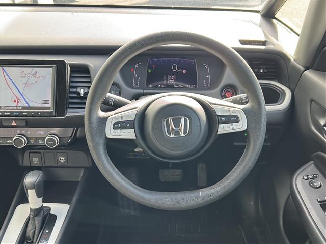 フィット ホーム　禁煙車／ホンダセンシング／純正ナビ／寒冷地仕様／コーナーセンサー／バックカメラ☆ＬＥＤオートライト／オートマチックハイビーム／ハーフレザーシート／前後ドライブレコーダー／ステアリングスイッチ／ＥＴＣ（2枚目）