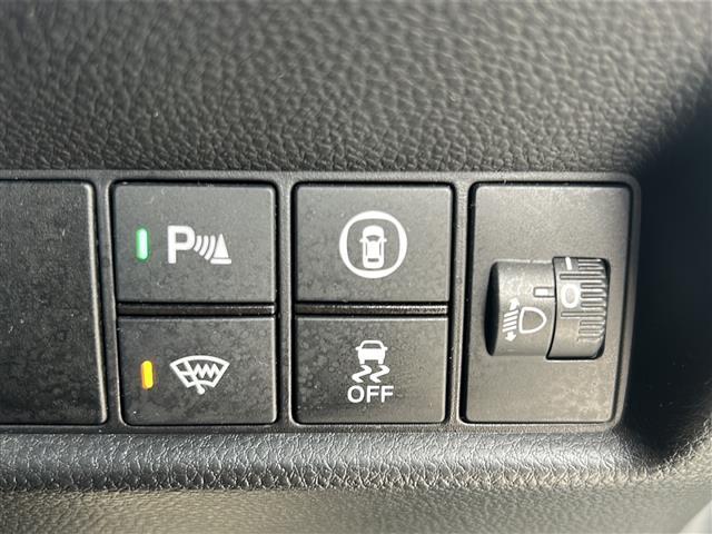 フィット ホーム　禁煙車／ホンダセンシング／純正ナビ／寒冷地仕様／コーナーセンサー／バックカメラ☆ＬＥＤオートライト／オートマチックハイビーム／ハーフレザーシート／前後ドライブレコーダー／ステアリングスイッチ／ＥＴＣ（3枚目）