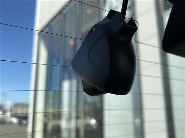 フィット ホーム　禁煙車／ホンダセンシング／純正ナビ／寒冷地仕様／コーナーセンサー／バックカメラ☆ＬＥＤオートライト／オートマチックハイビーム／ハーフレザーシート／前後ドライブレコーダー／ステアリングスイッチ／ＥＴＣ（9枚目）