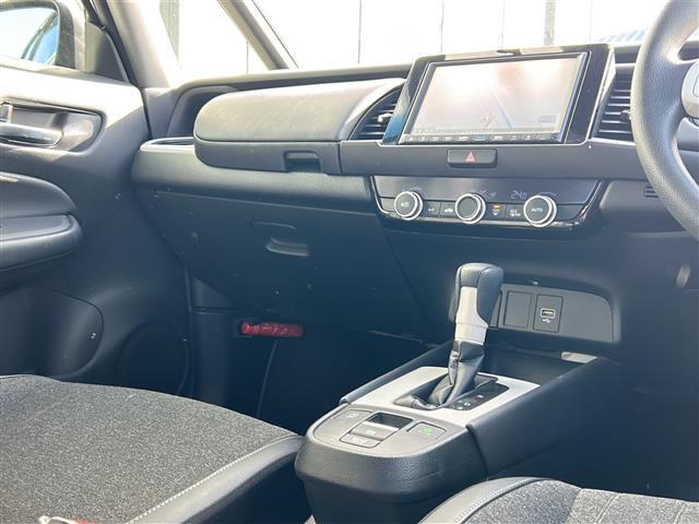 フィット ホーム　禁煙車／ホンダセンシング／純正ナビ／寒冷地仕様／コーナーセンサー／バックカメラ☆ＬＥＤオートライト／オートマチックハイビーム／ハーフレザーシート／前後ドライブレコーダー／ステアリングスイッチ／ＥＴＣ（10枚目）