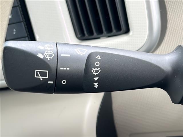 ムーヴキャンバス Ｘリミテッド　ＳＡＩＩ　スマートアシスト／両側Ｐスラ／純正ナビ／コーナーセンサー／横滑り防止装置／バックカメラ／オートライト／ステアリングスイッチ／純正フロアマット／電動格納ミラー／スマートキー×２／エンジンスタ（9枚目）