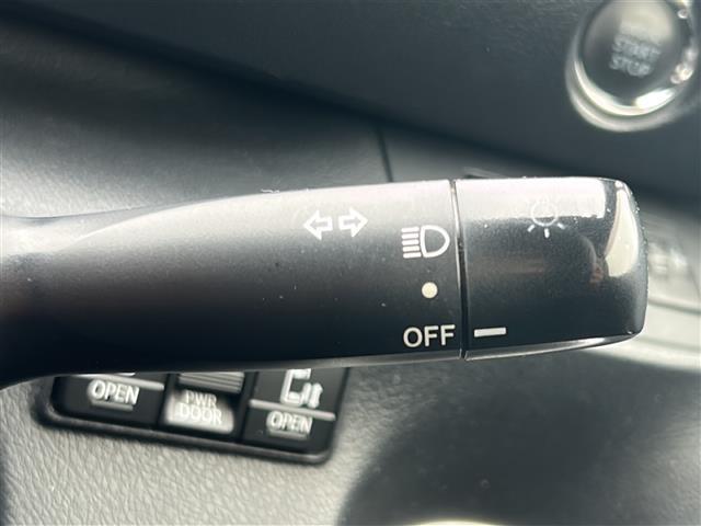 シエンタ Ｇ　セーフティーセンス／両側Ｐスラ／純正ナビ／レーンキープアシスト／横滑り防止装置／フリップダウンモニター／バックカメラ／ステアリングスイッチ／ビルトインＥＴＣ／社外ＡＷ／スペアキー／エンジンスターター（10枚目）