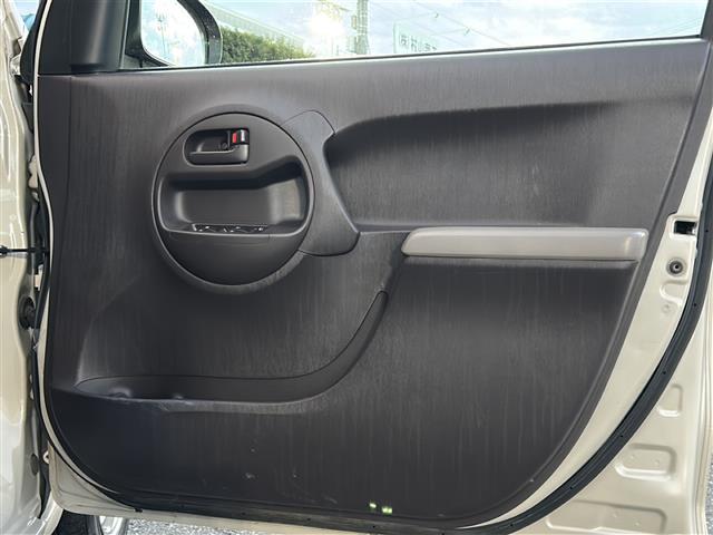 パッソ X 社外ナビ/バックカメラ/社外AW/純正フロアマット/電動格納ミラー/リモコンキー/ドアバイザー/光軸調整/保証書(11枚目)