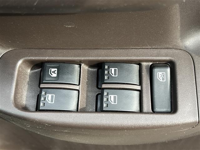 パッソ X 社外ナビ/バックカメラ/社外AW/純正フロアマット/電動格納ミラー/リモコンキー/ドアバイザー/光軸調整/保証書(13枚目)