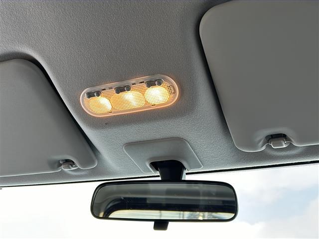 キューブ コダワリセレクション 禁煙車/アイドリングストップ/社外SDナビ/AM/FM/TV/CD/DVD/SD/IPOD/純正フロアマット/レザーシート/オートライト/電動格納ミラー/フォグランプ(6枚目)