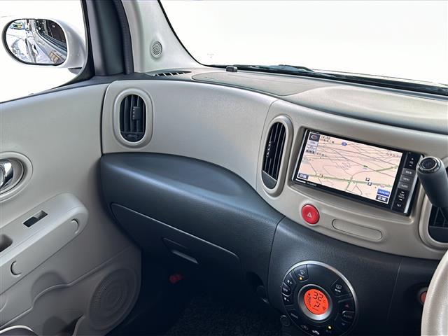 キューブ コダワリセレクション 禁煙車/アイドリングストップ/社外SDナビ/AM/FM/TV/CD/DVD/SD/IPOD/純正フロアマット/レザーシート/オートライト/電動格納ミラー/フォグランプ(8枚目)