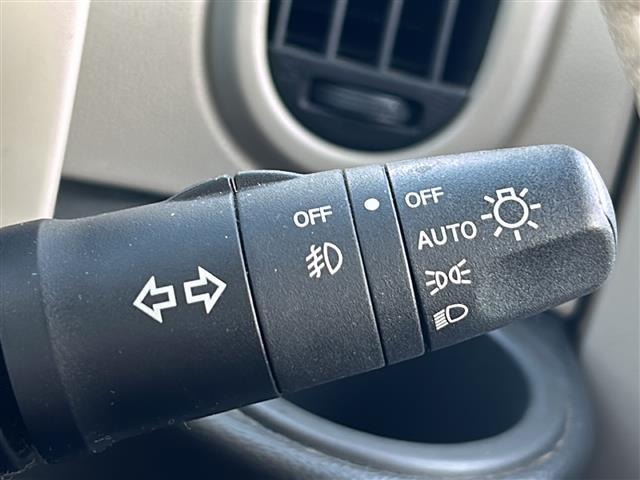 キューブ コダワリセレクション 禁煙車/アイドリングストップ/社外SDナビ/AM/FM/TV/CD/DVD/SD/IPOD/純正フロアマット/レザーシート/オートライト/電動格納ミラー/フォグランプ(12枚目)